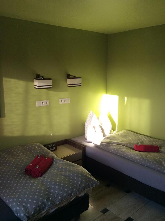 Mika Rooms Raclawicka 144 & Wislicka 3 Studio - Adults Only Varşovia Exterior foto